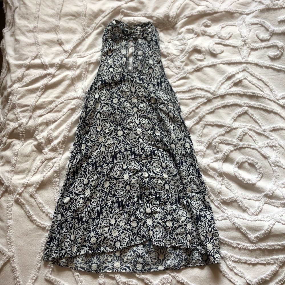 Dark blue and white pattered keyhole shift dress